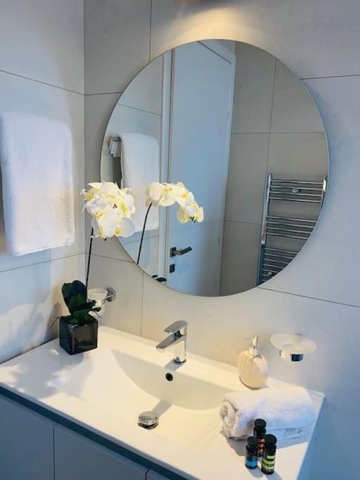New 2Bd Aprt With Shared Rooftop Pool D3 Athens Exterior photo